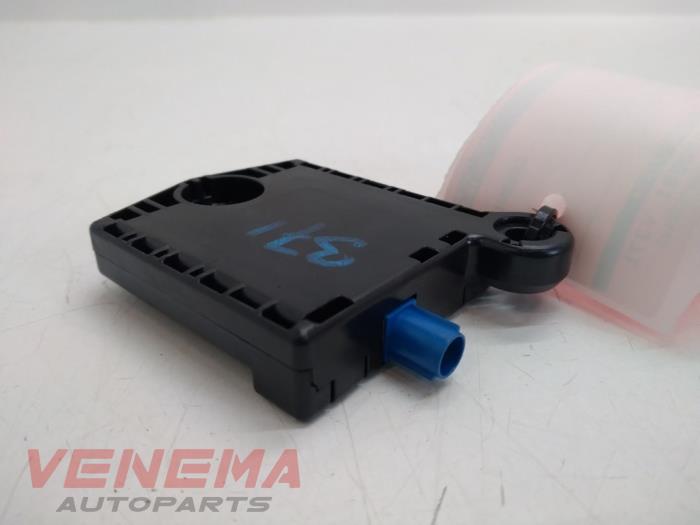 GPS antenna from a BMW 2 serie (F23) 218i 1.5 TwinPower Turbo 12V 2019