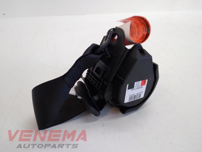 Rear seatbelt, left from a BMW 2 serie (F23) 218i 1.5 TwinPower Turbo 12V 2019