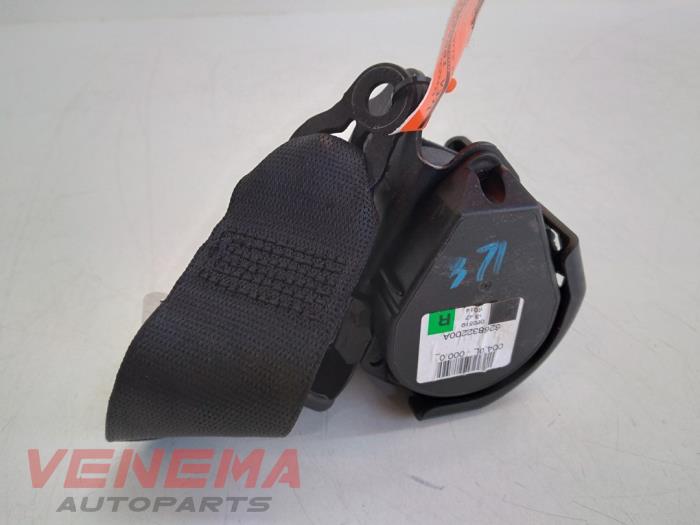 Rear seatbelt, right from a BMW 2 serie (F23) 218i 1.5 TwinPower Turbo 12V 2019