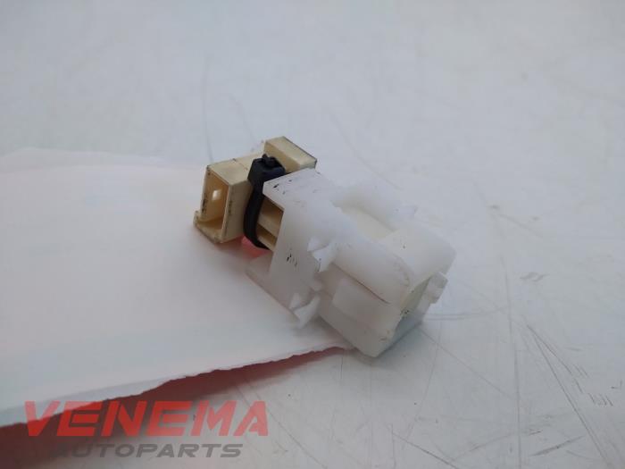 Brake light switch from a BMW 2 serie (F23) 218i 1.5 TwinPower Turbo 12V 2019