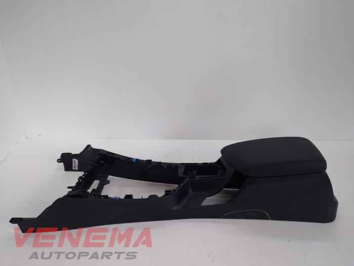 Middle console from a BMW 2 serie (F23) 218i 1.5 TwinPower Turbo 12V 2019
