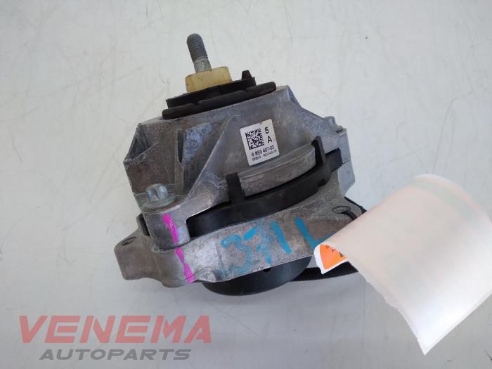Engine mount from a BMW 2 serie (F23) 218i 1.5 TwinPower Turbo 12V 2019