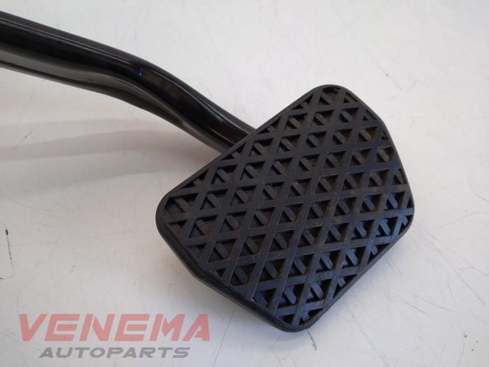 Brake pedal from a BMW 2 serie (F23) 218i 1.5 TwinPower Turbo 12V 2019