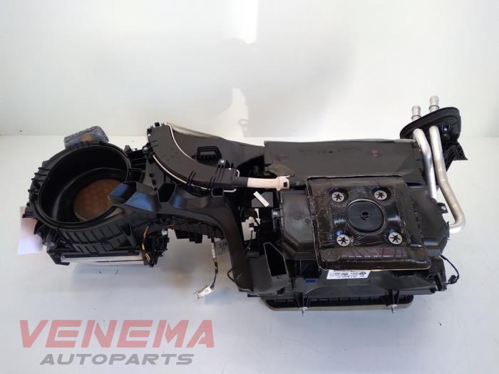 Heater housing from a BMW 2 serie (F23) 218i 1.5 TwinPower Turbo 12V 2019