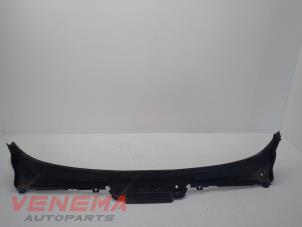 Used Cowl top grille BMW 2 serie (F23) 218i 1.5 TwinPower Turbo 12V Price € 29,99 Margin scheme offered by Venema Autoparts