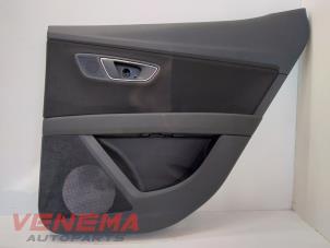 Używane Tapicerka drzwi prawych tylnych wersja 4-drzwiowa Seat Leon (5FB) 1.2 TSI Ecomotive 16V Cena € 49,99 Procedura marży oferowane przez Venema Autoparts