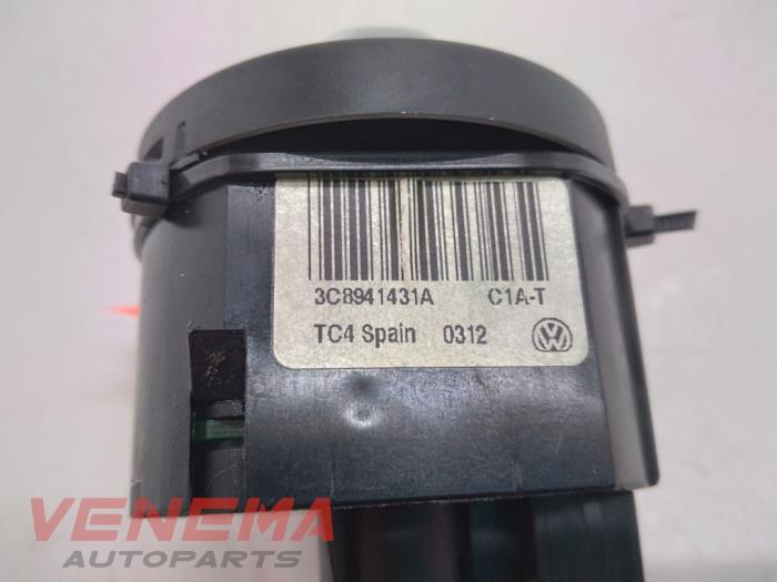 Licht Schalter van een Volkswagen Golf Plus (5M1/1KP) 1.6 TDI 16V 105 2012