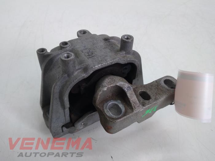 Used Engine mount Volkswagen Golf Plus (5M1/1KP) 1.6 TDI 16V 105 Price € 9,99 Margin scheme offered by Venema Autoparts