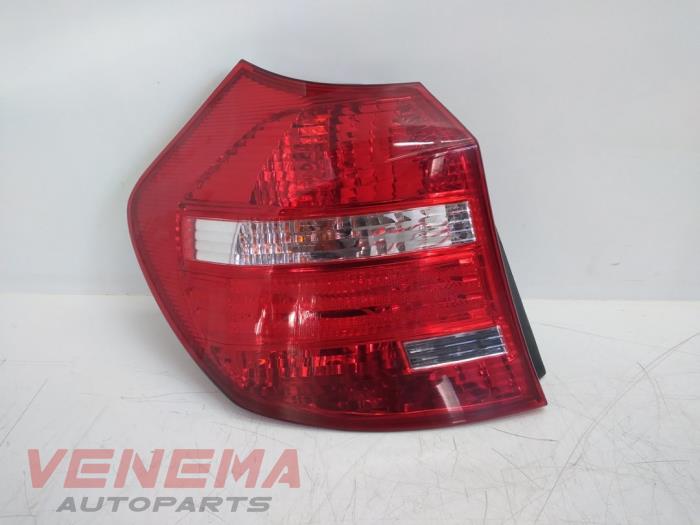 Taillight, left from a BMW 1 serie (E81) 116i 2.0 16V 2010