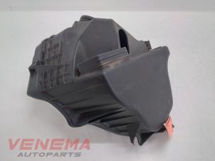 Używane Obudowa filtra powietrza BMW 1 serie (E81) 116i 2.0 16V Cena € 99,99 Procedura marży oferowane przez Venema Autoparts