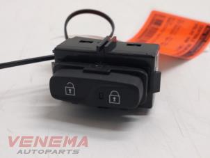 Used Central locking switch Volvo V40 Cross Country (MZ) 2.0 D2 16V Price € 14,99 Margin scheme offered by Venema Autoparts