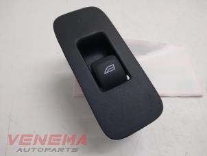 Used Electric window switch Volvo V40 Cross Country (MZ) 2.0 D2 16V Price € 9,99 Margin scheme offered by Venema Autoparts