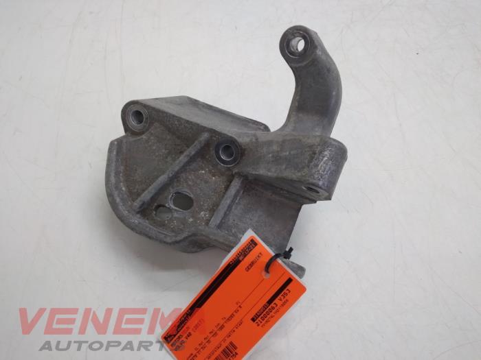 Used Engine mount Volvo V40 Cross Country (MZ) 2.0 D2 16V Price € 34,99 Margin scheme offered by Venema Autoparts