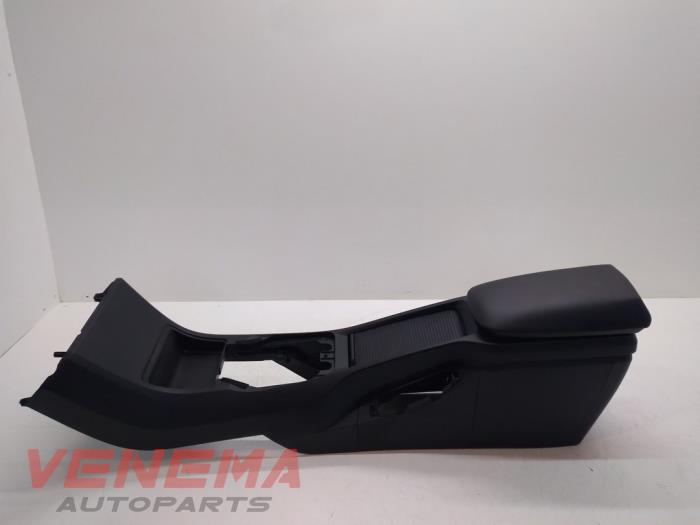 Używane Konsole srodkowe Volvo V40 Cross Country (MZ) 2.0 D2 16V Cena € 49,99 Procedura marży oferowane przez Venema Autoparts