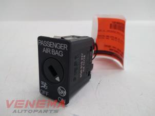 Usagé Airbag commutateur Seat Ibiza V (KJB) 1.0 TSI 12V Prix € 9,99 Règlement à la marge proposé par Venema Autoparts