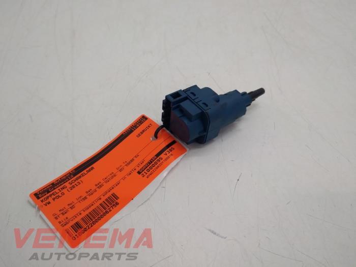 Clutch switch from a Volkswagen Polo V (6R) 1.2 12V BlueMotion Technology 2013