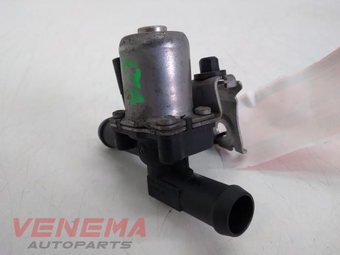 Additional water pump from a BMW 1 serie (F20) 116d 1.6 16V Efficient Dynamics 2014