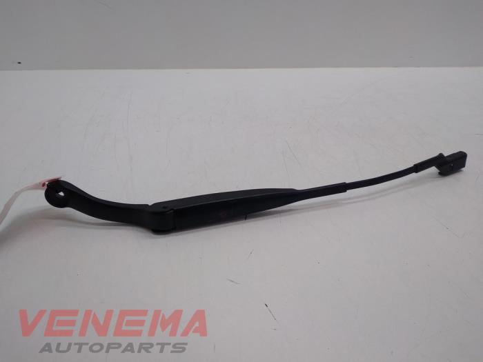 Front wiper arm from a Fiat Panda (312) 1.2 69 2015