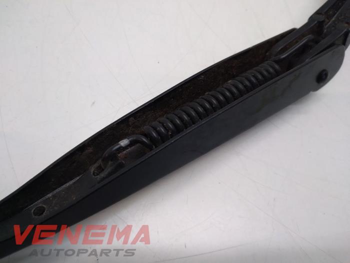 Front wiper arm from a Fiat Panda (312) 1.2 69 2015
