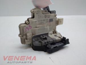 Usagé Serrure portière mécanique 4portes arrière droite Volkswagen Passat Variant (365) 2.0 TDI 16V 140 Prix € 9,99 Règlement à la marge proposé par Venema Autoparts