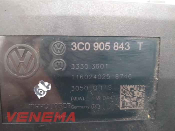 Cerradura de contacto y llave de un Volkswagen Passat Variant (365) 2.0 TDI 16V 140 2011