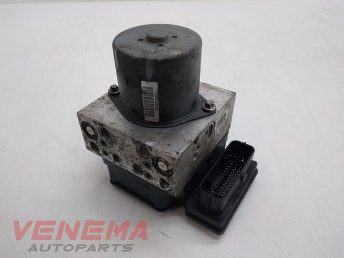 Begagnade ABS-pump Volkswagen Passat Variant (365) 2.0 TDI 16V 140 Pris € 249,99 Marginaltabell erbjuds av Venema Autoparts