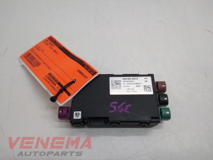 Używane Modul USB Volkswagen Golf VII (AUA) 2.0 GTI 16V Performance Package Cena € 34,99 Procedura marży oferowane przez Venema Autoparts