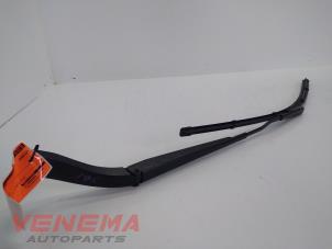 Used Front wiper arm Ford C-Max (DXA) 1.6 SCTi 16V Price € 14,99 Margin scheme offered by Venema Autoparts