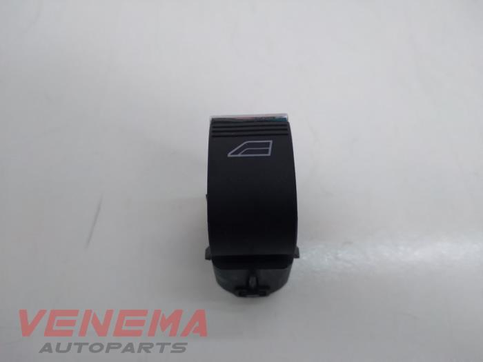 Usados Interruptor de ventanilla eléctrica Ford C-Max (DXA) 1.6 SCTi 16V Precio € 9,99 Norma de margen ofrecido por Venema Autoparts