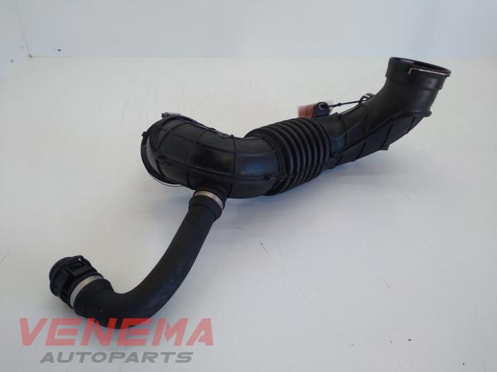 Air intake hose BMW 3 serie 320d 2.0 16V EfficientDynamicsEdition 586509