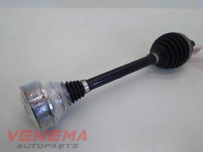 Front drive shaft, left from a Seat Leon (5FB) 1.4 TSI 16V 2016