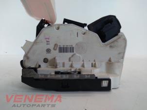 Używane Mechanizm blokady drzwi lewych tylnych wersja 4-drzwiowa Seat Leon (5FB) 1.4 TSI 16V Cena € 18,99 Procedura marży oferowane przez Venema Autoparts