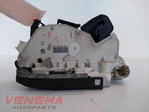 Używane Mechanizm blokady drzwi lewych przednich wersja 4-drzwiowa Seat Leon (5FB) 1.4 TSI 16V Cena € 29,99 Procedura marży oferowane przez Venema Autoparts