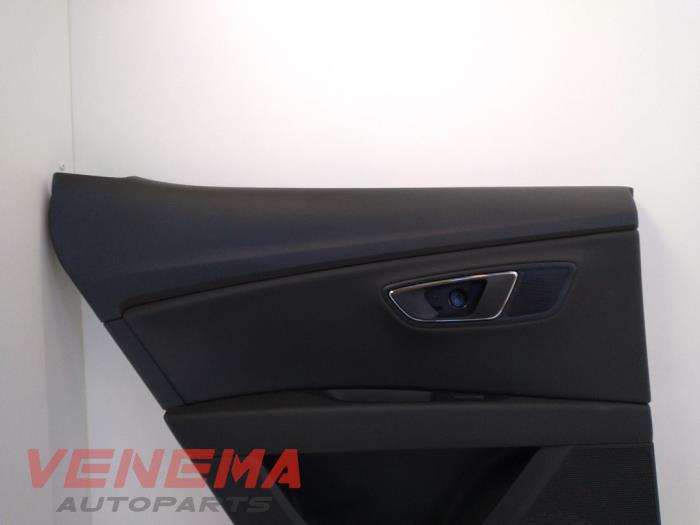 Tapizado de puerta de 4 puertas izquierda detrás de un Seat Leon (5FB) 1.4 TSI 16V 2016