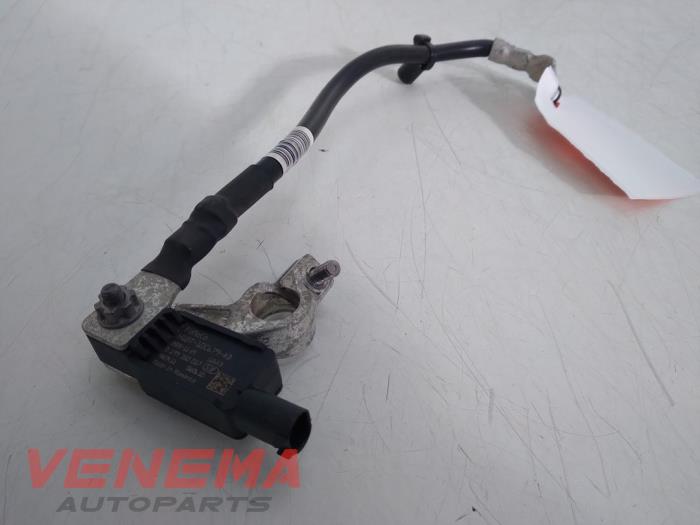Battery pole from a Ford Fiesta 7 1.0 EcoBoost 12V 2021