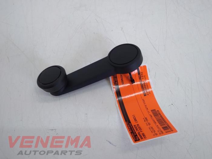 Usados Manivela de ventanilla Ford Fiesta 7 1.0 EcoBoost 12V Precio € 9,99 Norma de margen ofrecido por Venema Autoparts