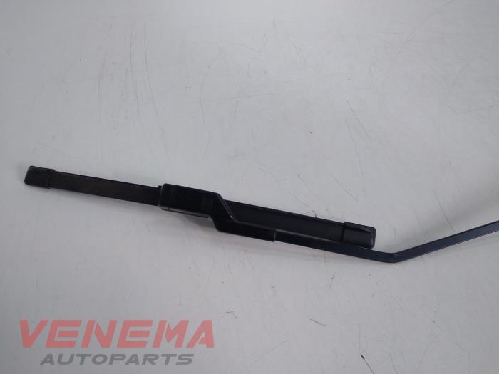 Front wiper arm from a Ford Fiesta 7 1.0 EcoBoost 12V 2021