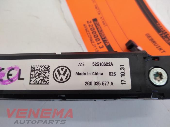 Antenna Amplifier from a Volkswagen Polo VI (AW1) 1.0 12V BlueMotion Technology 2019