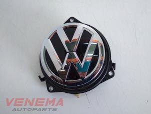 Usados Manija del portón trasero Volkswagen Polo VI (AW1) 1.0 12V BlueMotion Technology Precio € 24,99 Norma de margen ofrecido por Venema Autoparts