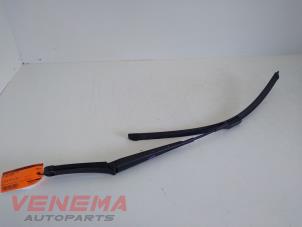 Used Front wiper arm Volkswagen Polo VI (AW1) 1.0 12V BlueMotion Technology Price € 14,99 Margin scheme offered by Venema Autoparts