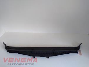 Used Cowl top grille BMW X1 (F48) sDrive 18d 2.0 16V Price € 29,99 Margin scheme offered by Venema Autoparts