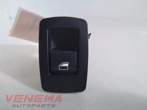 Usados Interruptor de ventanilla eléctrica BMW X1 (F48) sDrive 18d 2.0 16V Precio € 9,99 Norma de margen ofrecido por Venema Autoparts