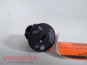 Usados Interruptor de airbag BMW X1 (F48) sDrive 18d 2.0 16V Precio € 14,99 Norma de margen ofrecido por Venema Autoparts