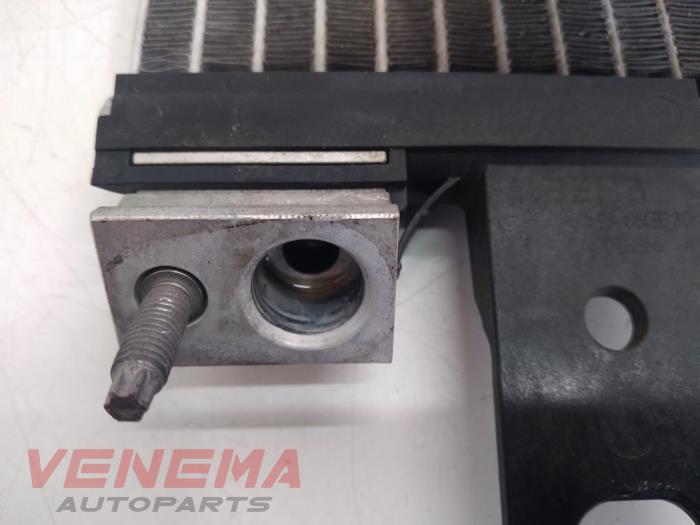 Klima Kondensor van een Peugeot 5008 II (M4/MC/MJ/MR) 1.2 12V e-THP PureTech 130 2021
