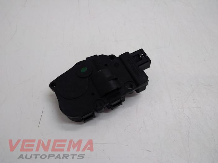 Heater valve motor from a BMW 1 serie (F20) 116i 1.6 16V 2013