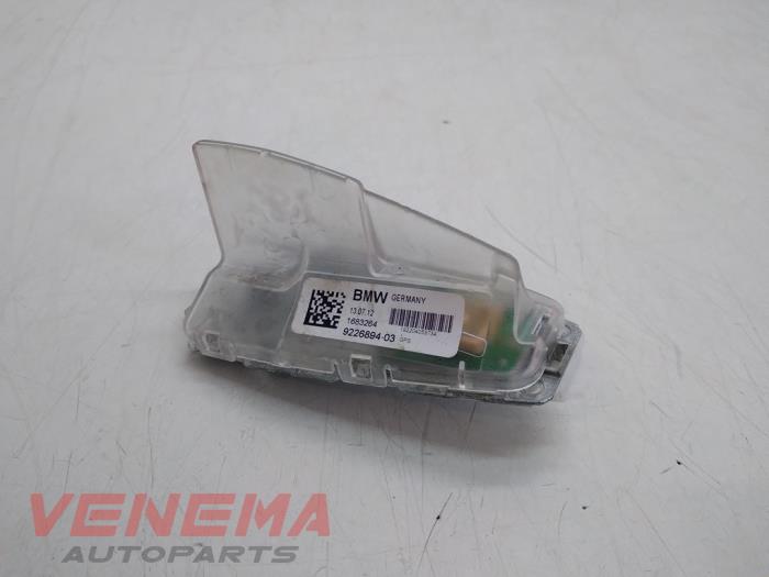 Antena GPS de un BMW 1 serie (F20) 116i 1.6 16V 2013