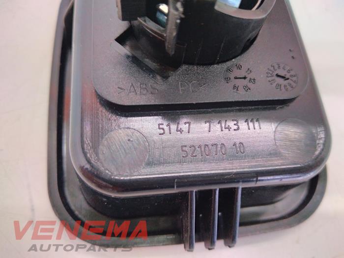 12 volt connection from a BMW 1 serie (F20) 116i 1.6 16V 2013