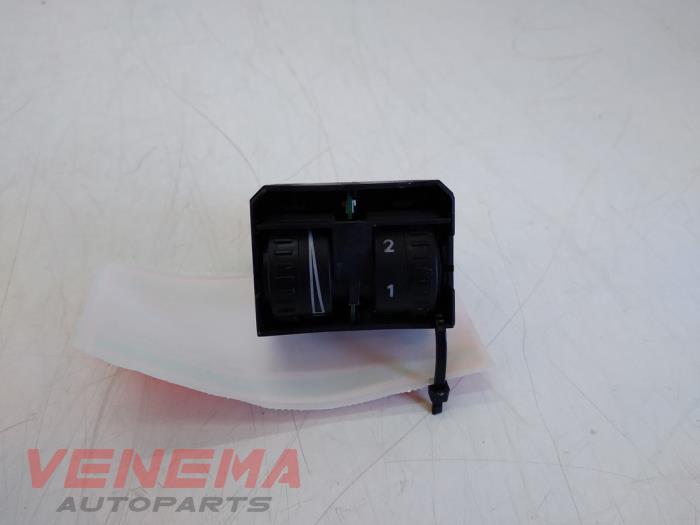 AIH headlight switch from a Volkswagen Caddy IV 2.0 TDI 75 2017