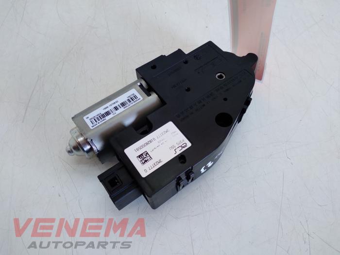 Używane Silnik szyberdachu Renault Kadjar (RFEH) 1.3 TCE 140 FAP 16V Cena € 99,99 Procedura marży oferowane przez Venema Autoparts