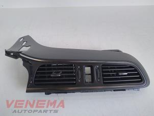 Used Dashboard vent Renault Kadjar (RFEH) 1.3 TCE 140 FAP 16V Price € 129,99 Margin scheme offered by Venema Autoparts